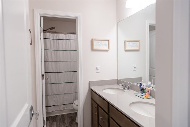 251 Quartz Way, White Lake, MI 48386