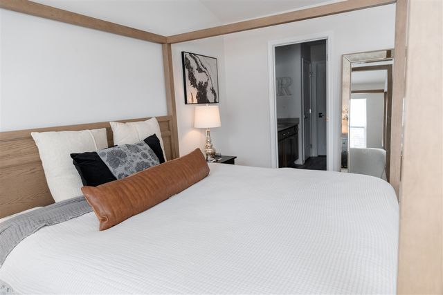 251 Quartz Way, White Lake, MI 48386