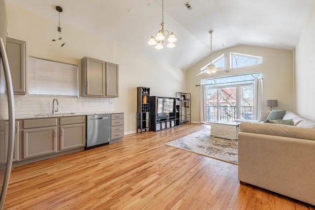 5933 W Huron Street 3N, Chicago, IL 60644