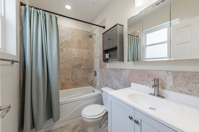 5933 W Huron Street 3N, Chicago, IL 60644