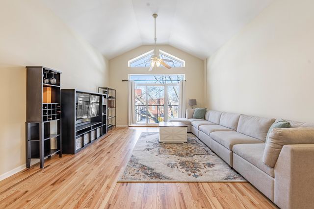 5933 W Huron Street 3N, Chicago, IL 60644