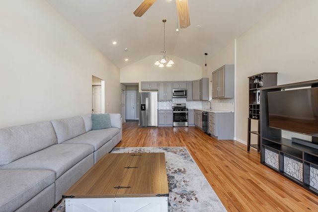 5933 W Huron Street 3N, Chicago, IL 60644