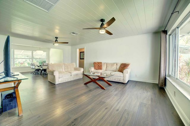 132 NW 10th Court, Boynton Beach, FL 33426