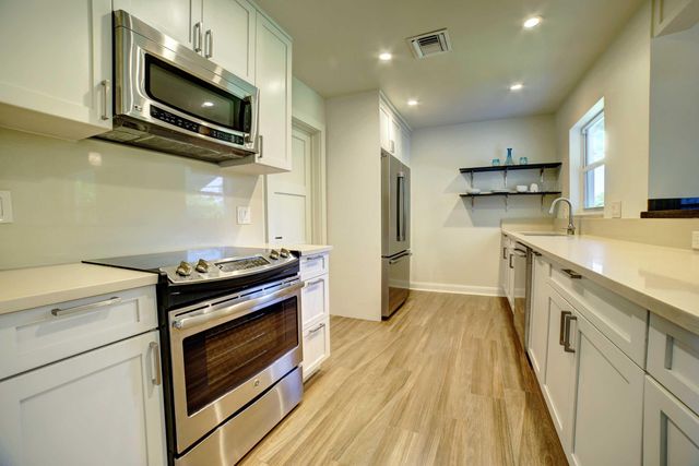 132 NW 10th Court, Boynton Beach, FL 33426