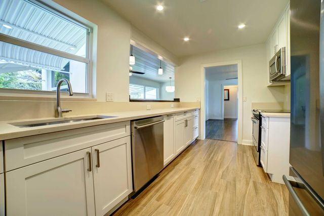 132 NW 10th Court, Boynton Beach, FL 33426