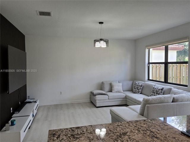 634 SE 37 Ave, Homestead, FL 33033