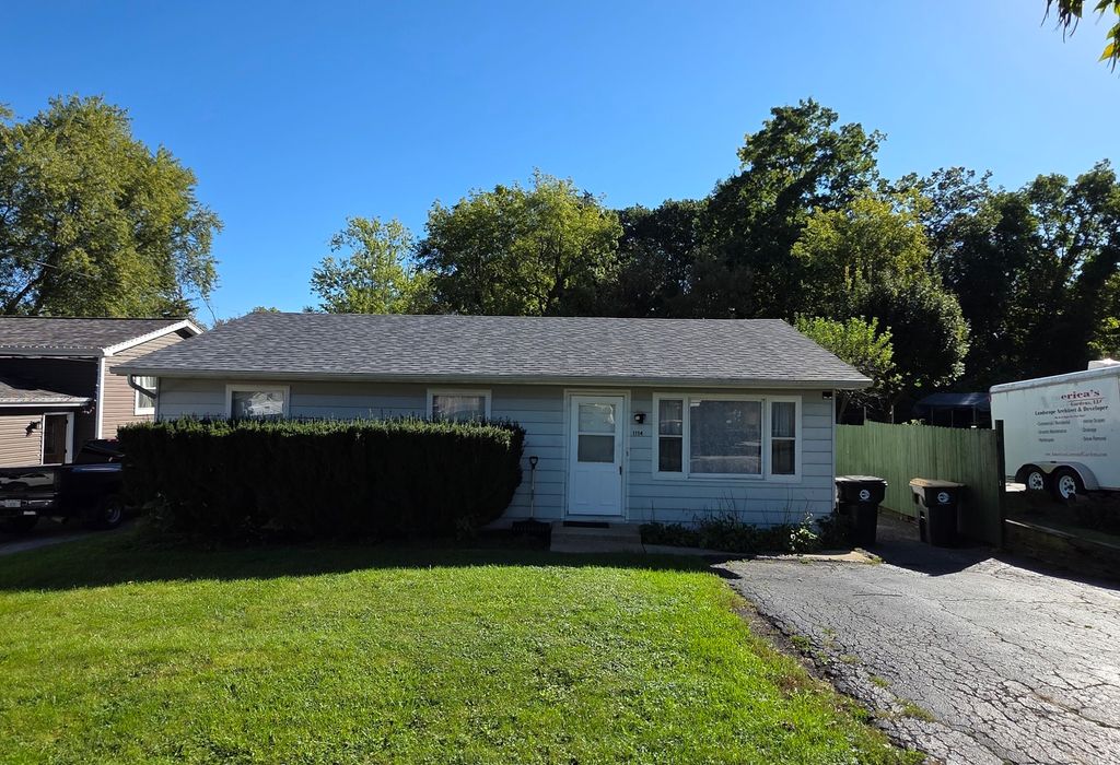 1114 N Oak Terrace, Round Lake Beach, IL 60073