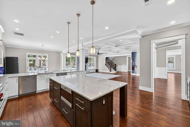 9222 BRIAN DR, Vienna, VA 22180