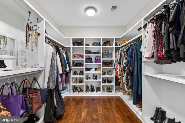 9222 BRIAN DR, Vienna, VA 22180