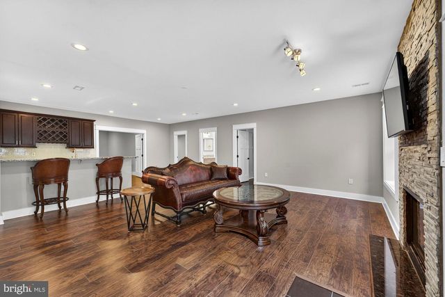 9222 BRIAN DR, Vienna, VA 22180