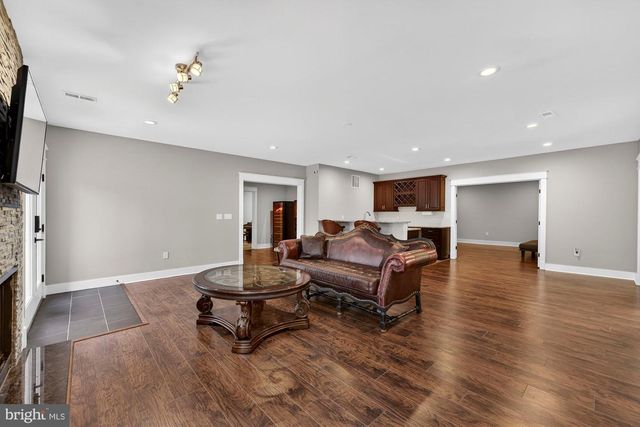 9222 BRIAN DR, Vienna, VA 22180