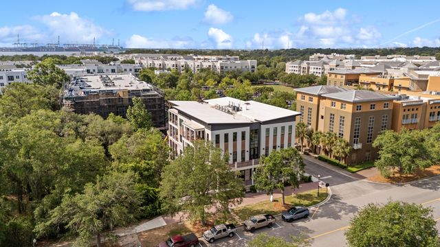 211 Seven Farms Drive 202, Charleston, SC 29492