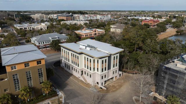 211 Seven Farms Drive 202, Charleston, SC 29425