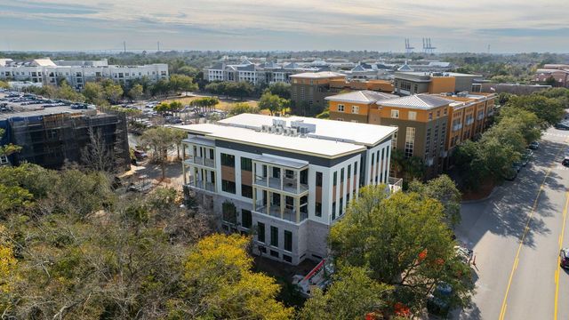 211 Seven Farms Drive 202, Charleston, SC 29425