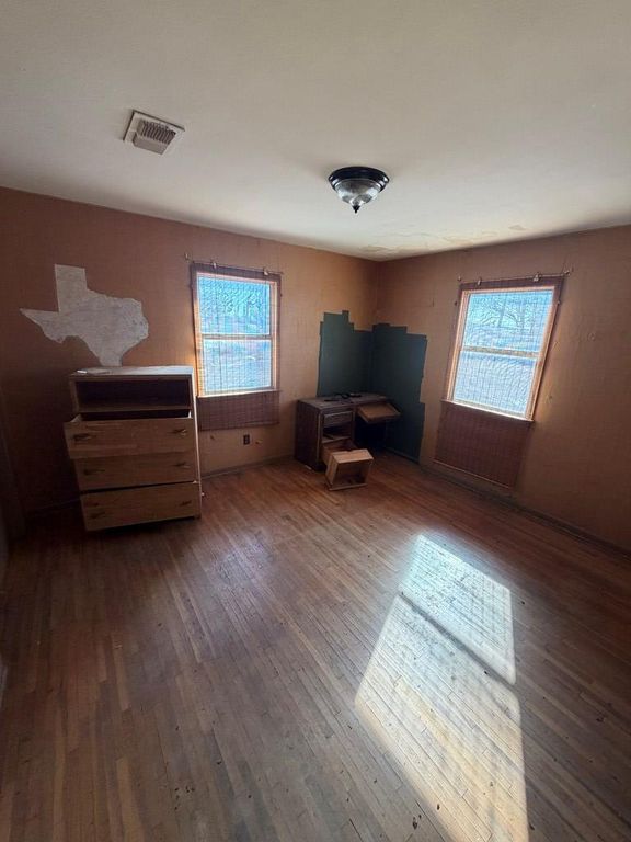 Image 10 of property listing at 14103 County Rd 2214, Fluvanna, TX 79517