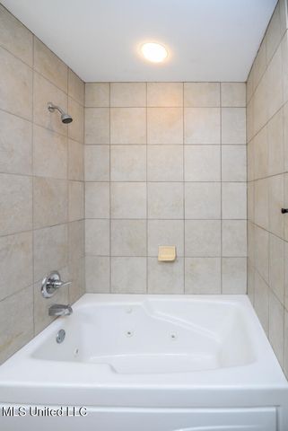 8710 Parkview Oaks Circle, Olive Branch, MS 38654