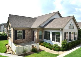 8710 Parkview Oaks Circle, Olive Branch, MS 38654