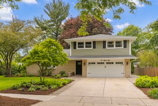 188 S Ellyn Avenue, Glen Ellyn, IL 60137