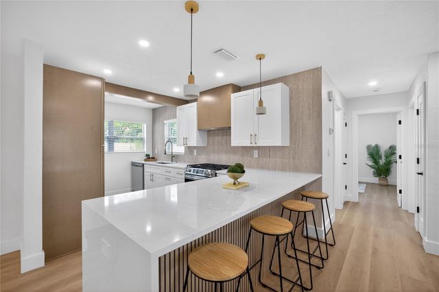 2091 62ND PLACE S, St Petersburg, FL 33712