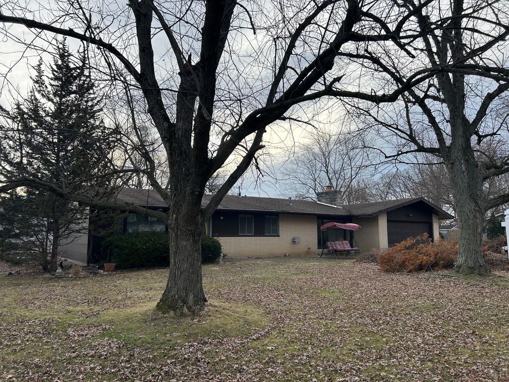 12109 White Oak Drive, Crown Point, IN 46307