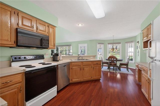 203 Winterberry LN, Smithfield, VA 23430