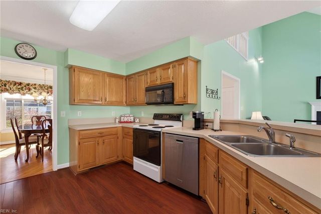 203 Winterberry LN, Smithfield, VA 23430