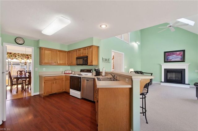 203 Winterberry LN, Smithfield, VA 23430