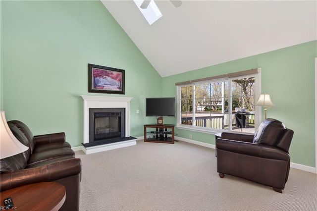 203 Winterberry LN, Smithfield, VA 23430