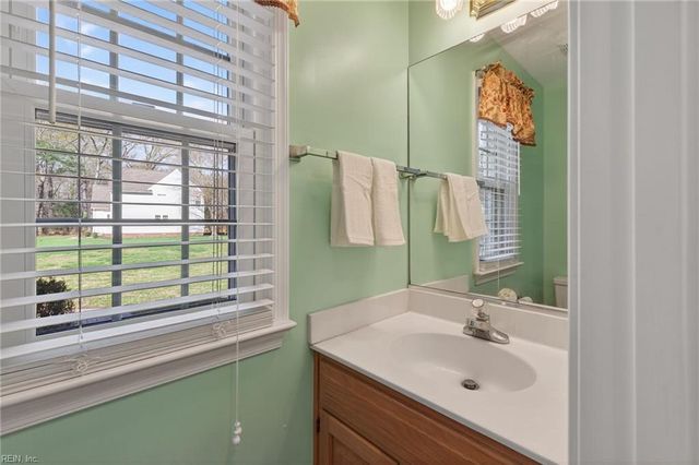 203 Winterberry LN, Smithfield, VA 23430