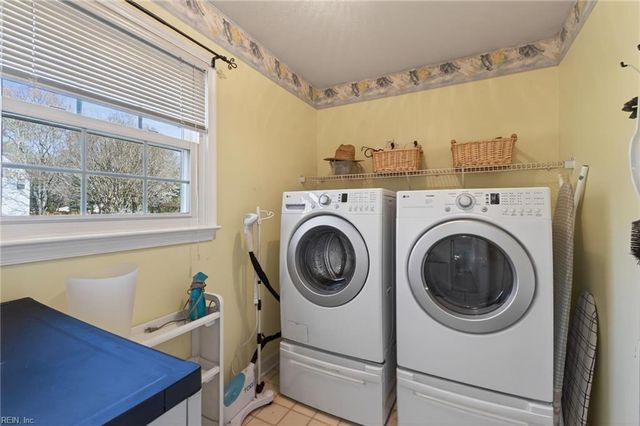 203 Winterberry LN, Smithfield, VA 23430