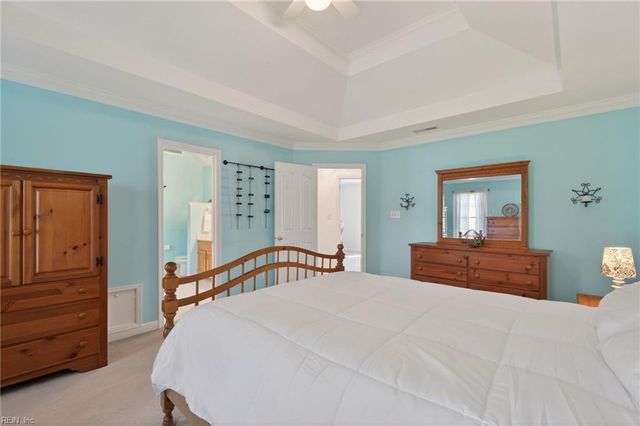 203 Winterberry LN, Smithfield, VA 23430