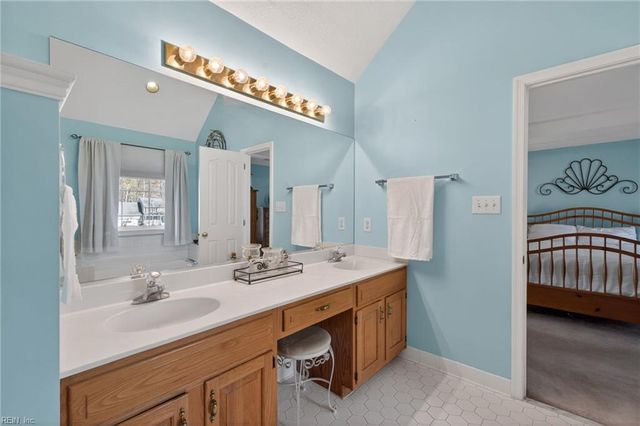 203 Winterberry LN, Smithfield, VA 23430