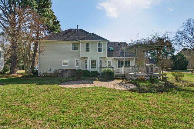 203 Winterberry LN, Smithfield, VA 23430