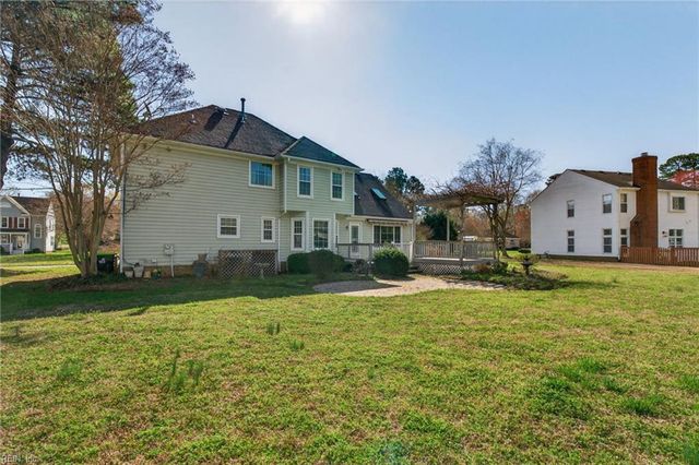 203 Winterberry LN, Smithfield, VA 23430