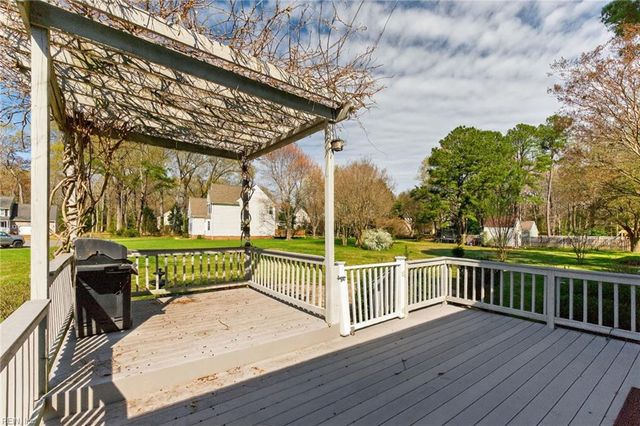 203 Winterberry LN, Smithfield, VA 23430