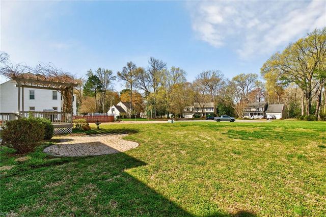 203 Winterberry LN, Smithfield, VA 23430