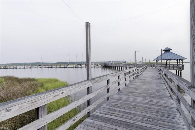 203 Winterberry LN, Smithfield, VA 23430