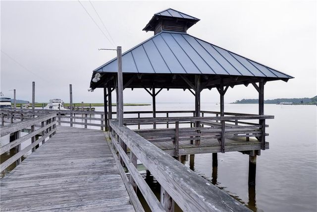 203 Winterberry LN, Smithfield, VA 23430