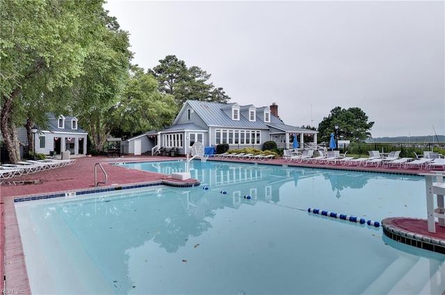 203 Winterberry LN, Smithfield, VA 23430