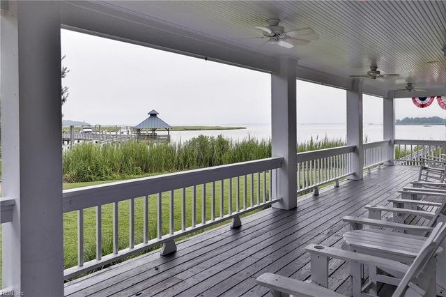 203 Winterberry LN, Smithfield, VA 23430