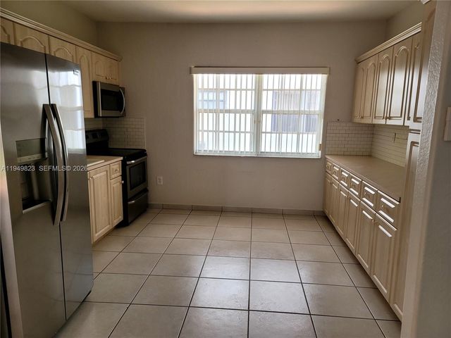 7567 N Augusta Dr Front, Hialeah, FL 33015