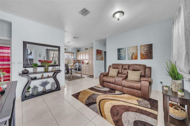 7567 N Augusta Dr Front, Hialeah, FL 33015