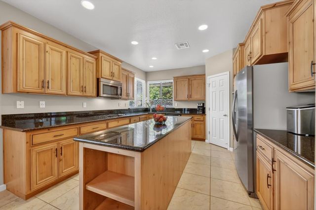 1525 Rainbow Trout St, Roseville, CA 95747
