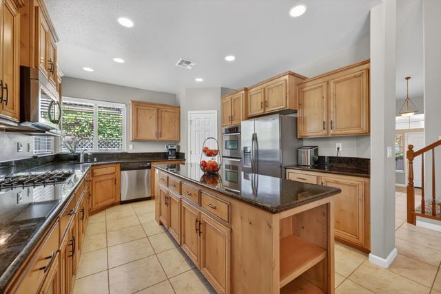 1525 Rainbow Trout St, Roseville, CA 95747