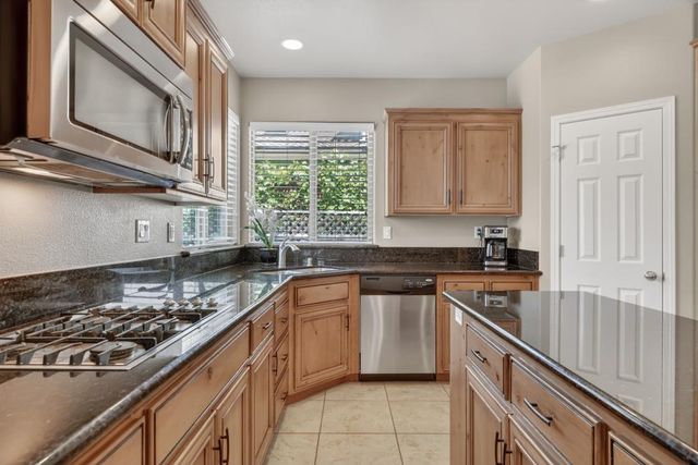 1525 Rainbow Trout St, Roseville, CA 95747