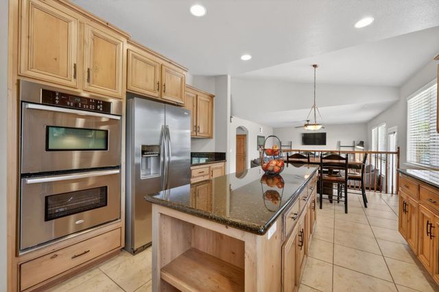 1525 Rainbow Trout St, Roseville, CA 95747