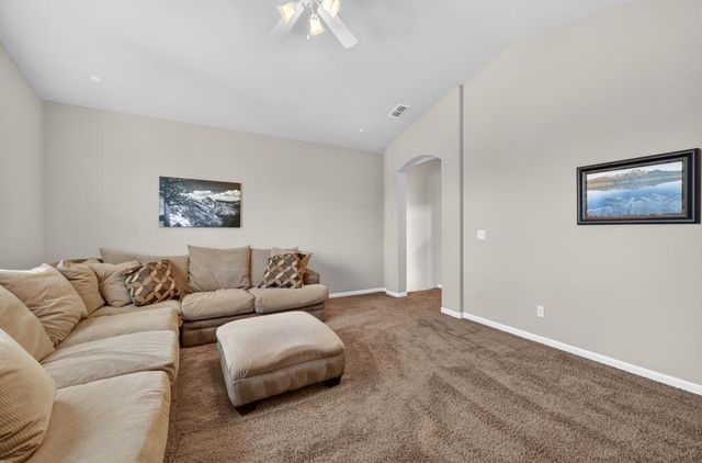 1525 Rainbow Trout St, Roseville, CA 95747