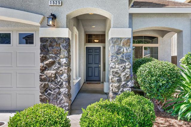 1525 Rainbow Trout St, Roseville, CA 95747