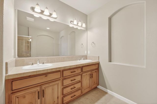 1525 Rainbow Trout St, Roseville, CA 95747