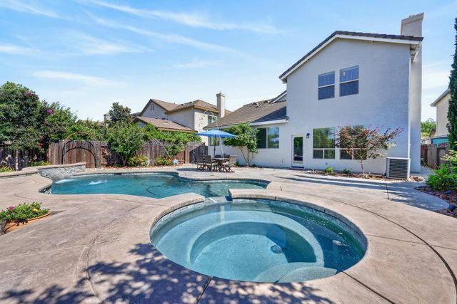 1525 Rainbow Trout St, Roseville, CA 95747